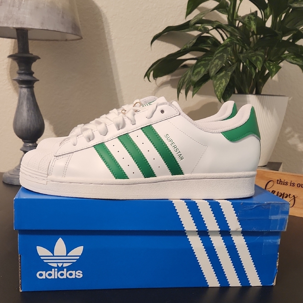 Adidas Classic White and Green Sneakers - Picture 2 of 8